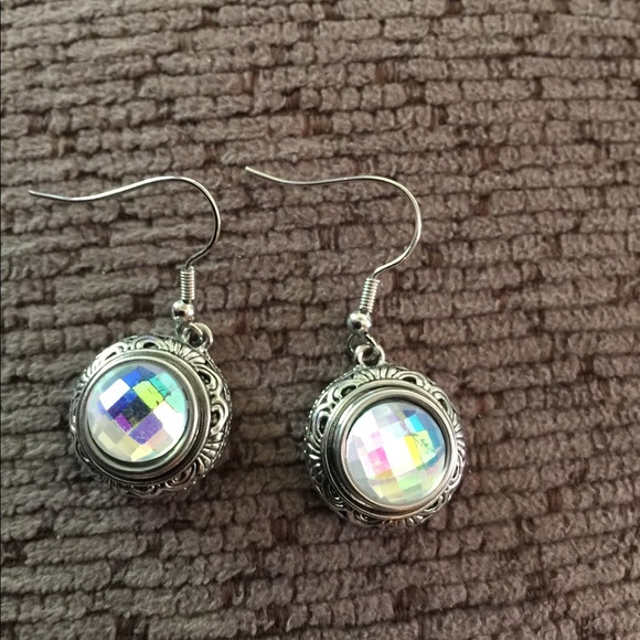 Earrings - Picture 5 of 8